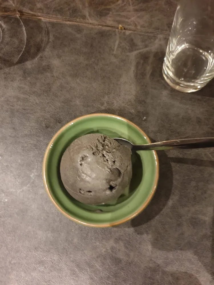 Glace Au Sésame Noir